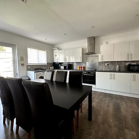 Spacious Holiday Home Near Tube Station - By Starlet Stays Londres Exterior foto